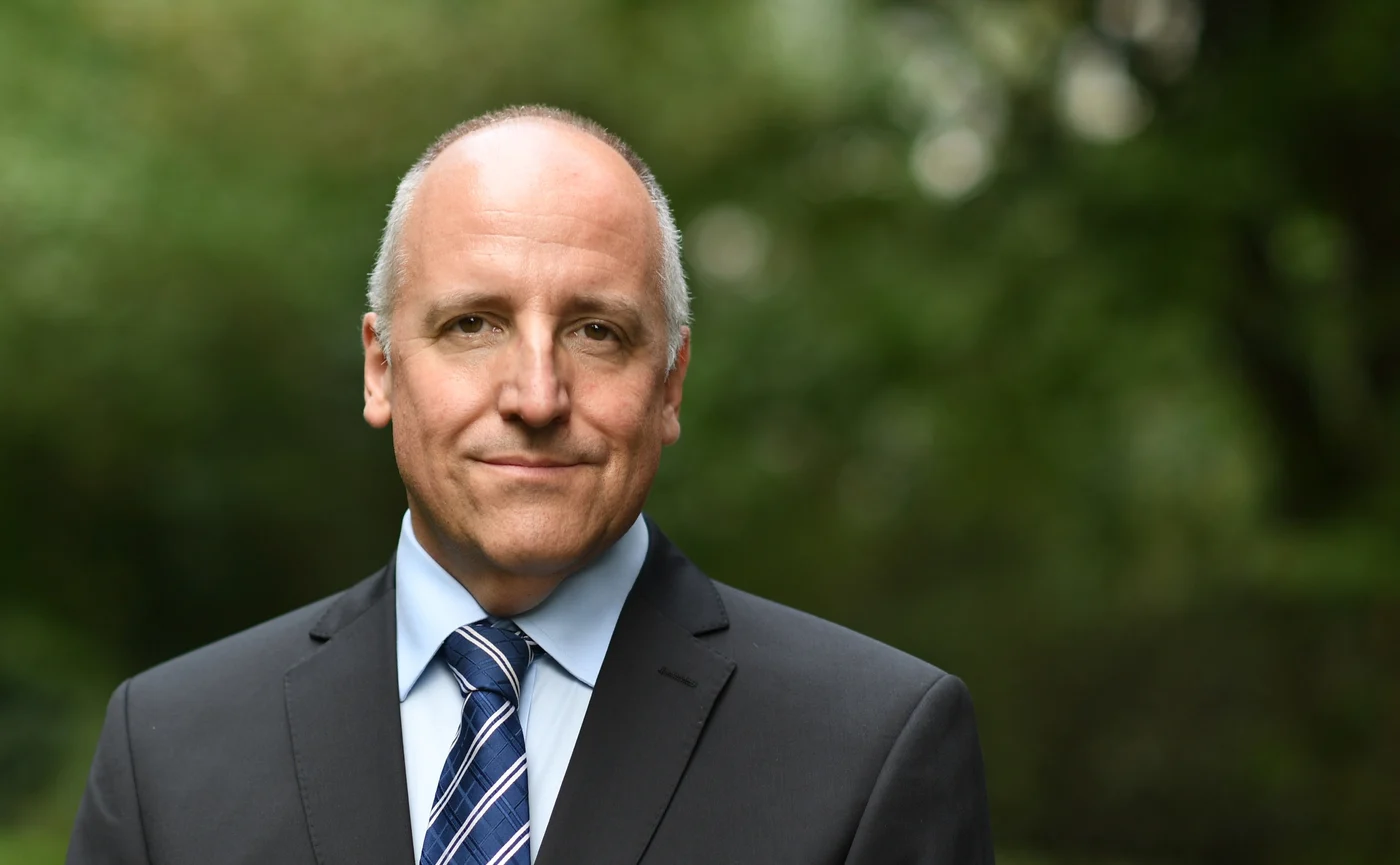 Dr. Alexander Ressos, Advokat di Zurich